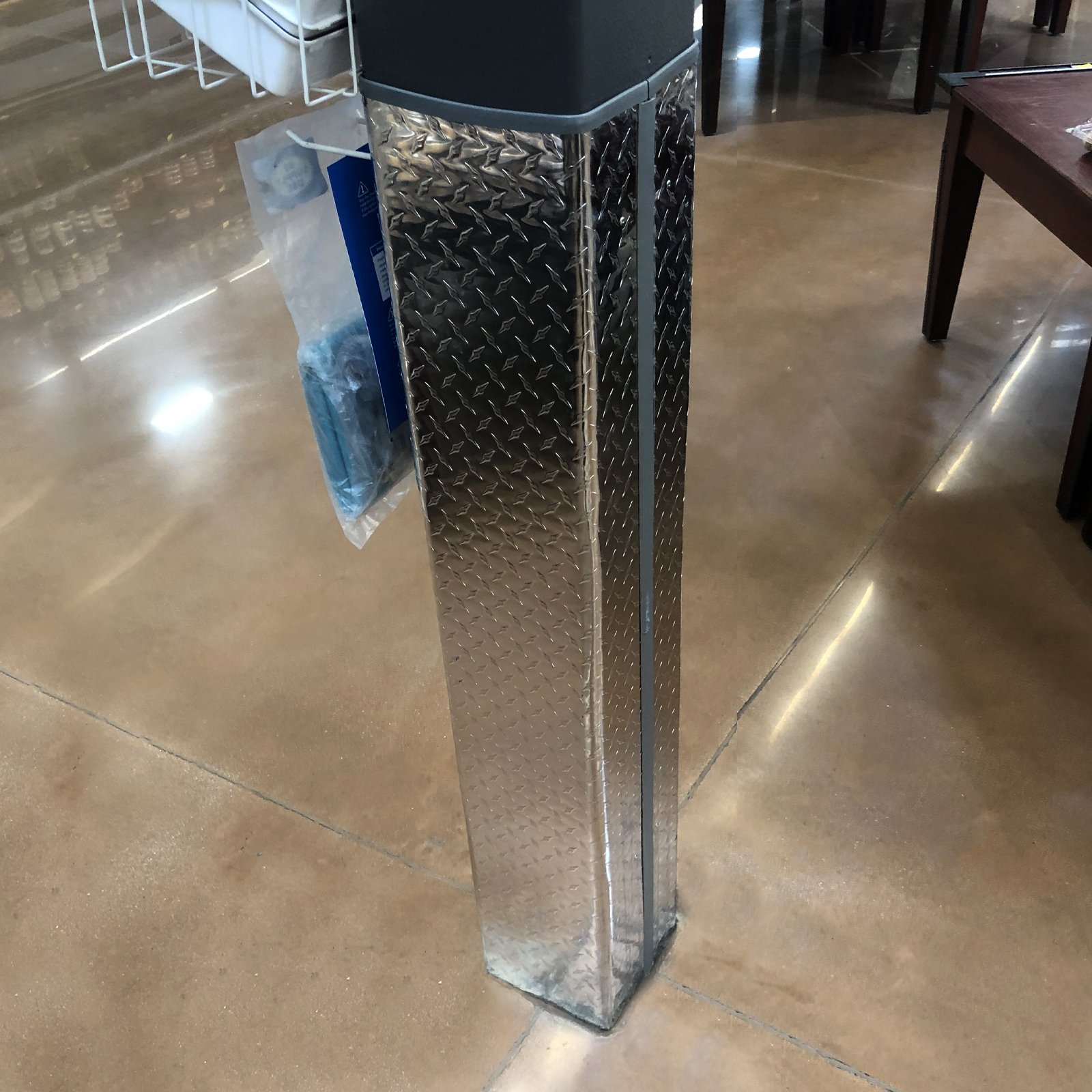 CartStop Diamond Plate_Column