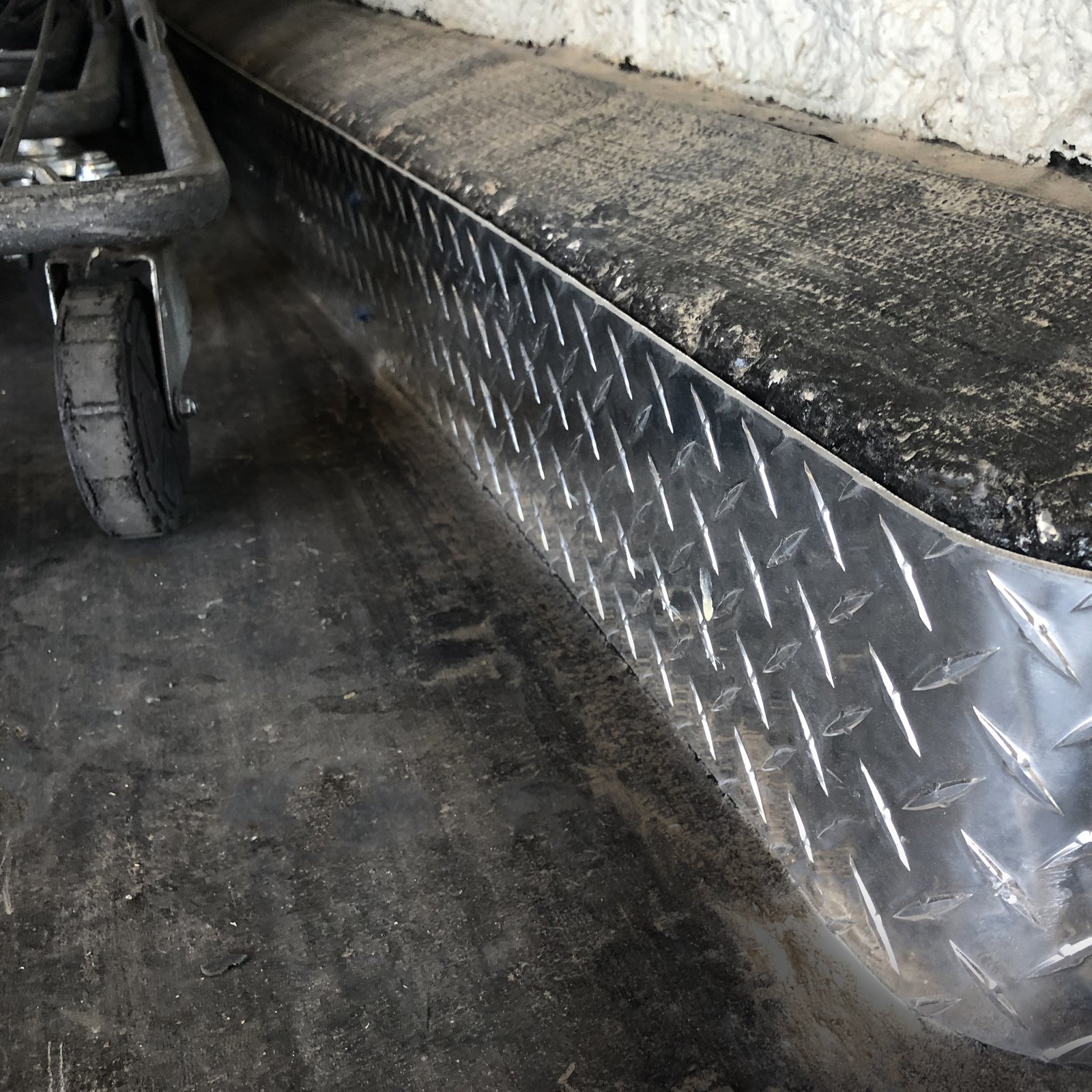 CartStop Diamond Plate_Curb